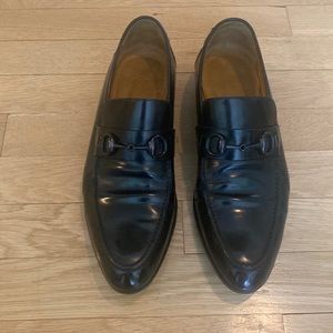 Auth Gucci black horsebit loafers
